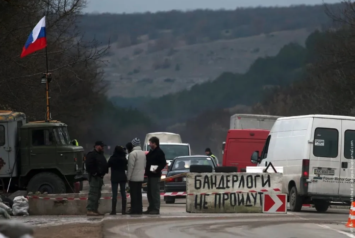A civilian defence barricade constructed to prevent Right Sector entering Crimea February 2014