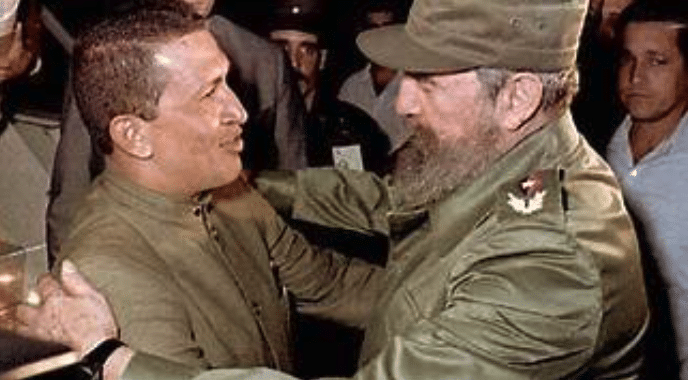 Chávez and Castro embrace Source resumelatinoamericoorg