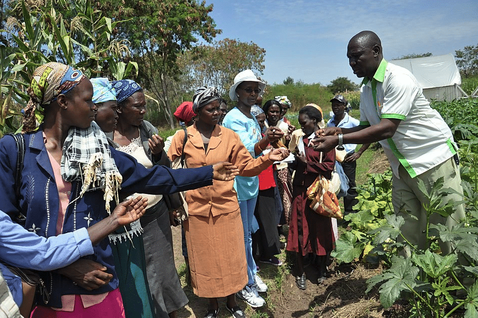 Women farmers trained on climate smart innovations in Kenya. Photo: CCAFS