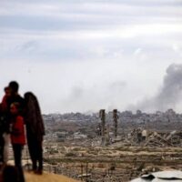 SMOKE RISES AS ISRAELI FORCES OPEN FIRE ON PALESTINIANS ATTEMPTING TO RETURN NORTH ON AL-RASHID STREET, OCTOBER 09, 2025. (PHOTO: OMAR ASHTAWY/APA IMAGES)