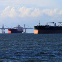 Oil tankers anchored in Lake Maracaibo after loading crude oil at the Bajo Grande refinery port in Venezuela. Photo: José Bula Urrutia/Gettyimages.ru.