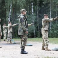 German Armed Forces pistol training – Wikimedia Commons Public Domain, Ellen Brabo.