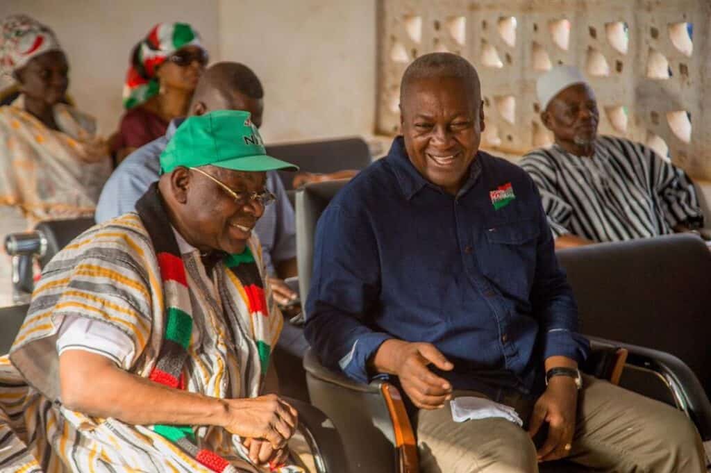 Ghanaian President John Mahama (right) with Joseph Yieleh Chireh (Wikimedia Commons, 2016)