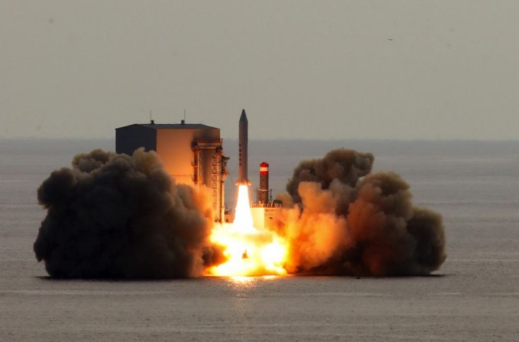 A small Hanwha Systems SAR satellite being launched from the sea, south of Jeju Island, on December 4, 2023. [Source: dongascience.com]
