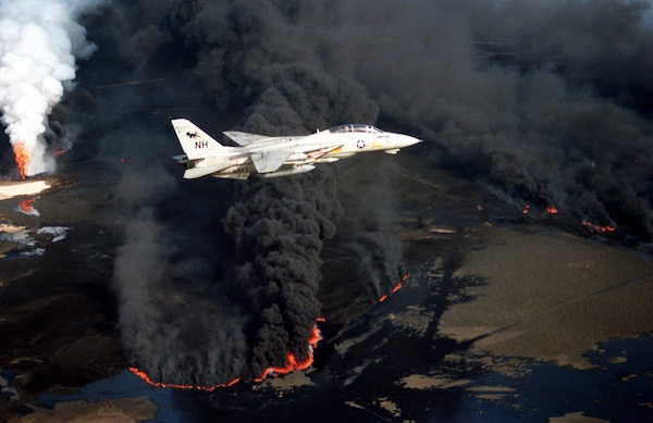 U.S. Navy Grumman F-14A Tomcat flying over a Kuwaiti oil well set ablaze by Iraqi troops during the 1991 Gulf War. (Photo: Lt. Steve Gozzo, U.S. Navy)