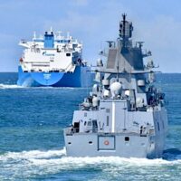 The Russian Northern Fleet frigate "Admiral Kasatonov" is escorting the LNG carrier "Portovyy" as it exits the Baltic Sea / X: MrFrantarelli / Photo: Frank Behling