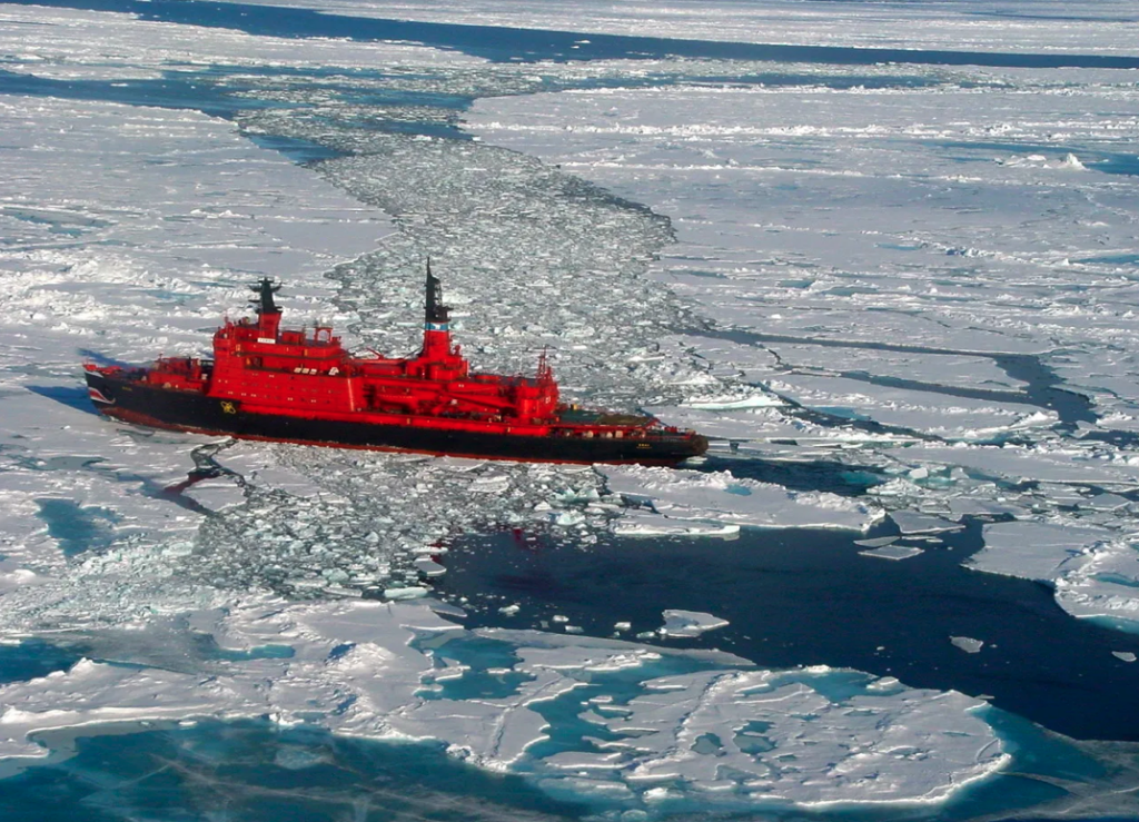 Yamal, a Russian nuclear-powered icebreaker, taking tourists to the North Pole in 2001. (Wofratz/Wikipedia)
