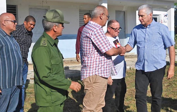 Cuban President Miguel Díaz-Canel, right, meets with water supply workers Aug. 27 in Havana. Cuba is taking steps to revive production crippled by U.S. rulers’ attacks, defend its revolution.