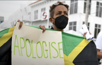 Jamaicans demanding slavery reparations from UK protest outside the entrance of the British High Commission during the visit of the Duke and Duchess of Cambridge in Kingston, Jamaica, March 22, 2022. Photo: AFP.