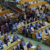 The Israeli prime minister spoke to numerous empty seats, a further sign of growing international rejection of the war in Gaza. Photo: EFE.