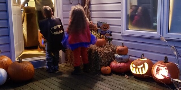 A couple of young trick-or-treaters. Credit: Jo Zimmy Photos / Flickr