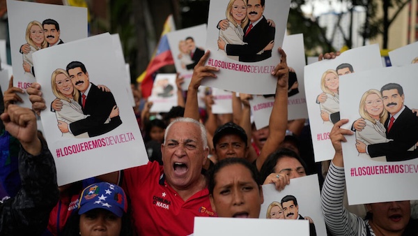 Caracas, Venezuela, Jan. 10, 2026 – protesters call for the release of Venezuelan leaders Cilia Flores and Nicolás Maduro, kidnapped by United States forces on Jan. 3, 2026.