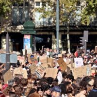 Paris Protesters on the 6th October Protests/FreCha, CC BY-SA 4.0 , via Wikimedia Commons