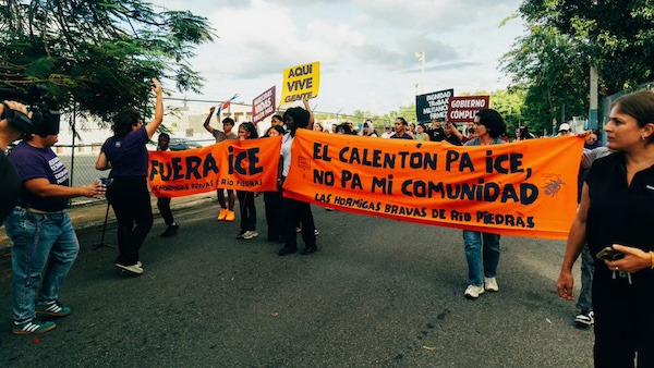Protest and march of the community of Rio Piedras against ICE. Photo: @fjdiazphoto/IG