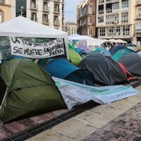 Protest camp against property prices in Plaza de la Constitución, Málaga. Photo: Pedro J Pacheco / CC BY-SA 4.0